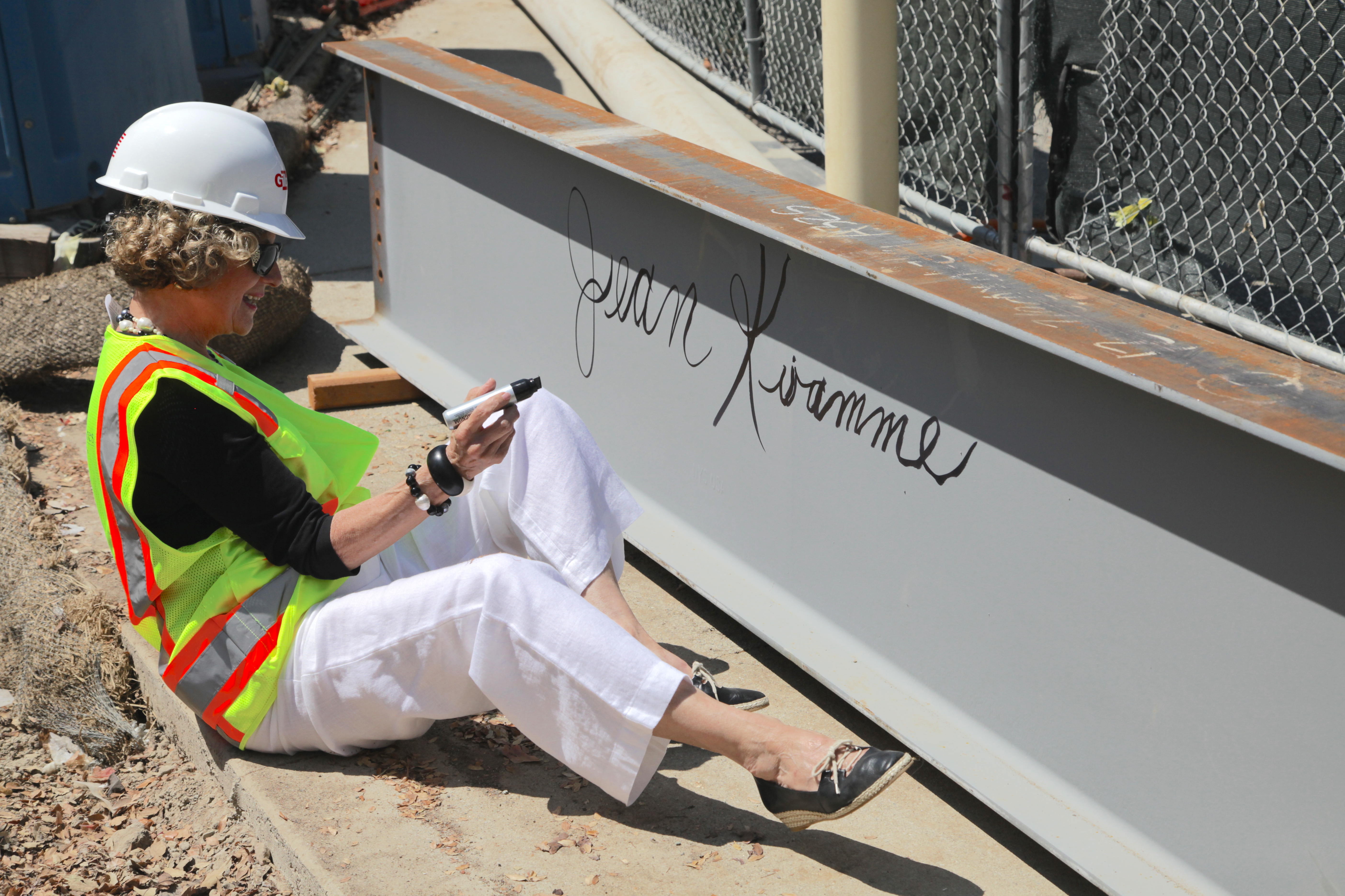 Jean Kvamme signs construction beam